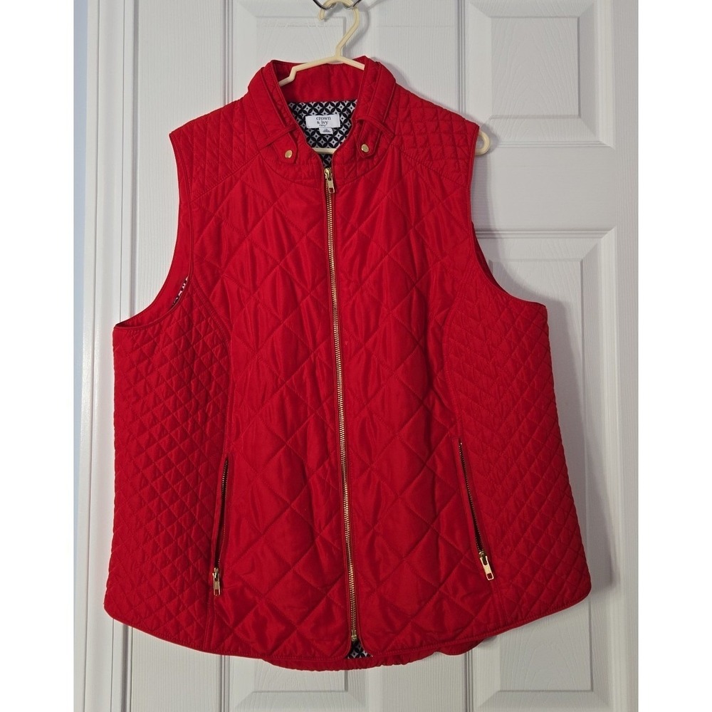 Crown & Ivy Curvy Womans Vest Size 1X‎ Light Weight. Red Zipup.